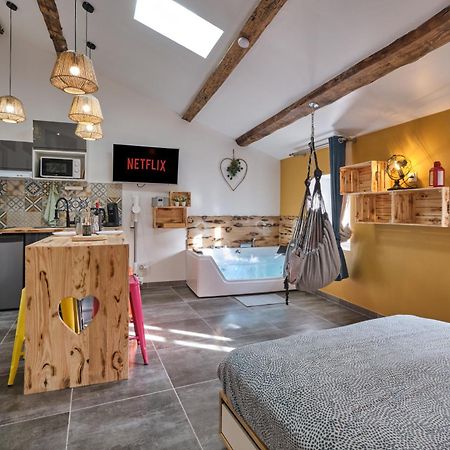Place Carnot - Studio Tout Equipe Avec Jacuzzi Proche Toutes Commodites 카르카손 외부 사진