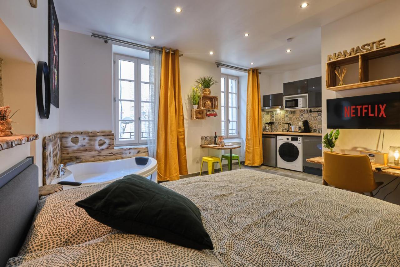 Place Carnot - Studio Tout Equipe Avec Jacuzzi Proche Toutes Commodites 카르카손 외부 사진
