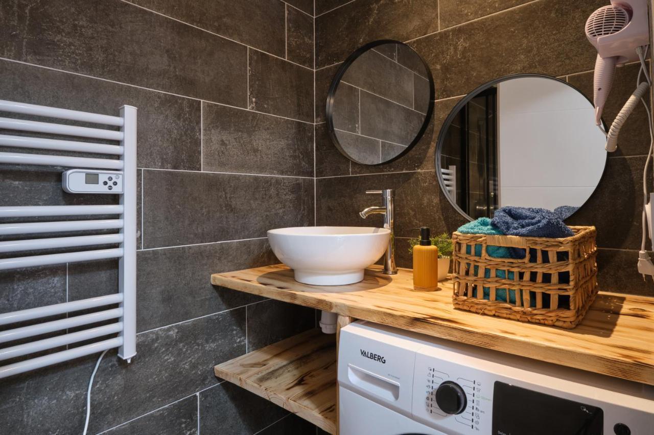 Place Carnot - Studio Tout Equipe Avec Jacuzzi Proche Toutes Commodites 카르카손 외부 사진