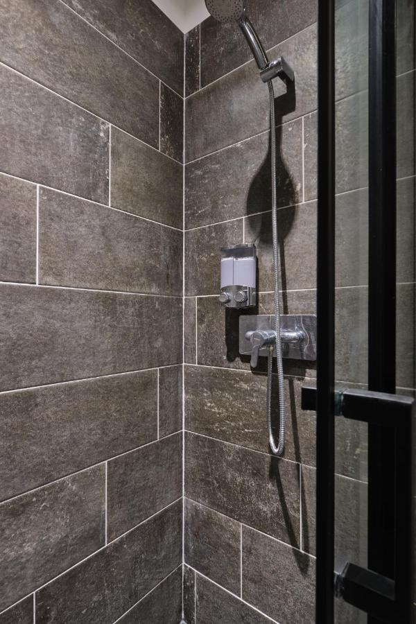 Place Carnot - Studio Tout Equipe Avec Jacuzzi Proche Toutes Commodites 카르카손 외부 사진