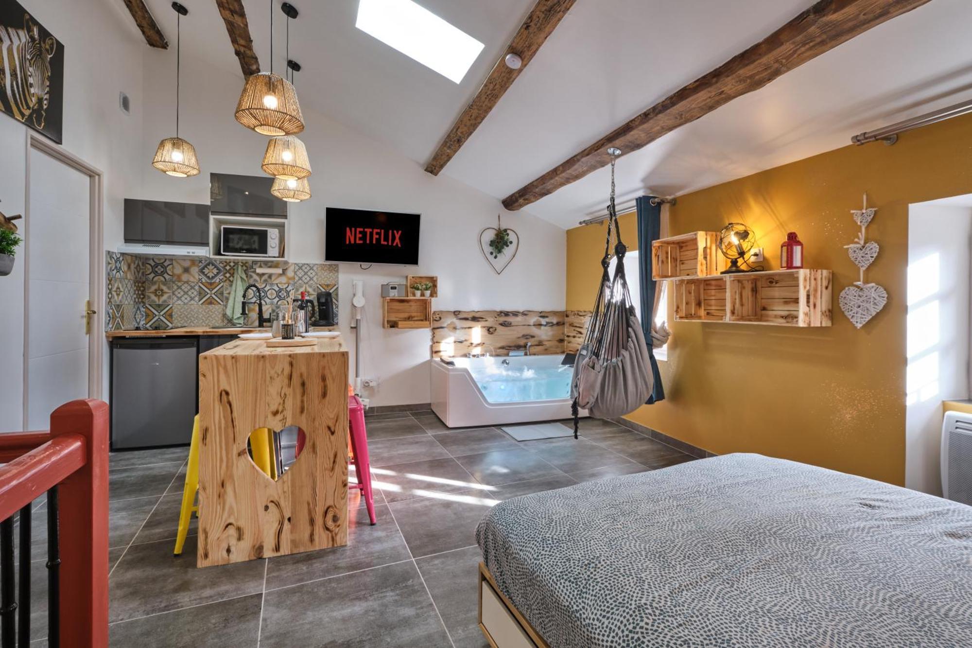 Place Carnot - Studio Tout Equipe Avec Jacuzzi Proche Toutes Commodites 카르카손 외부 사진