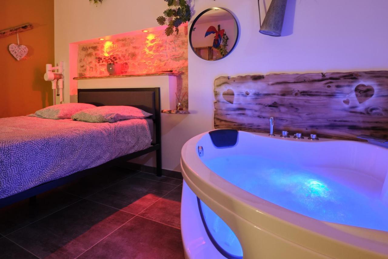 Place Carnot - Studio Tout Equipe Avec Jacuzzi Proche Toutes Commodites 카르카손 외부 사진
