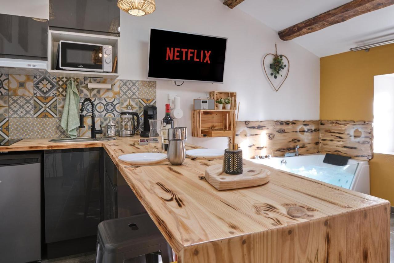 Place Carnot - Studio Tout Equipe Avec Jacuzzi Proche Toutes Commodites 카르카손 외부 사진