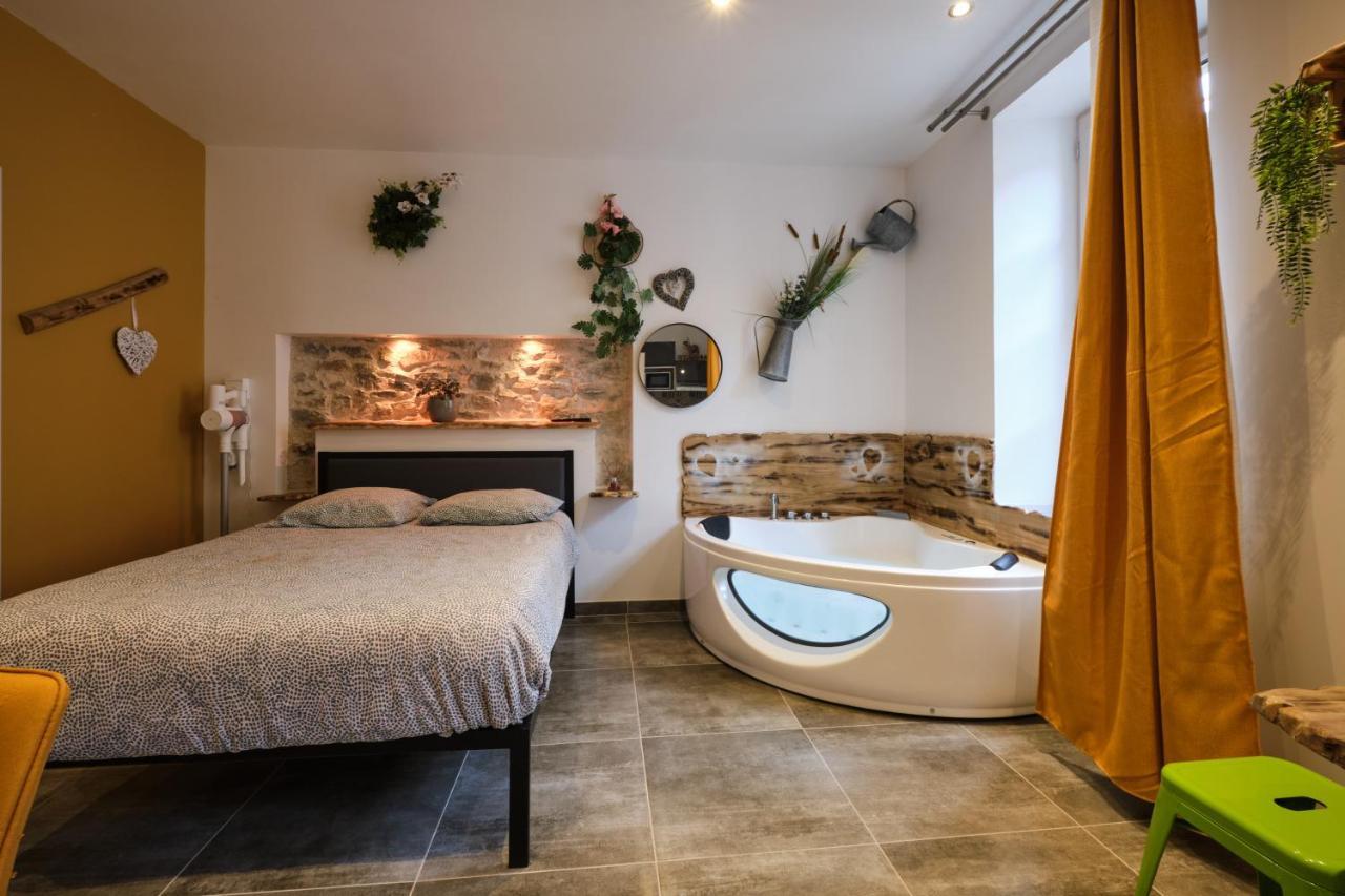 Place Carnot - Studio Tout Equipe Avec Jacuzzi Proche Toutes Commodites 카르카손 외부 사진